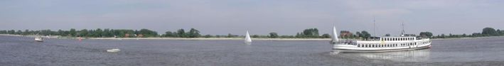 Panorama der Insel Harriersand mit der Oceana der Fahrgastschifffahrtsgesellschaft Hal över